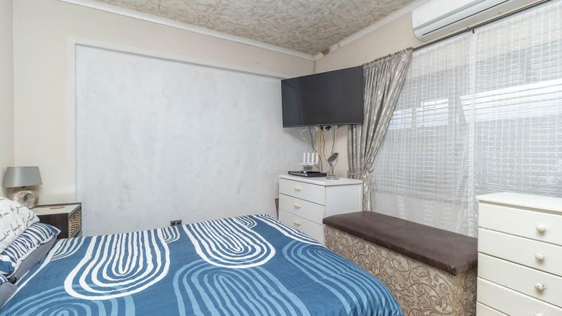 5 Bedroom Property for Sale in De Kuilen Western Cape